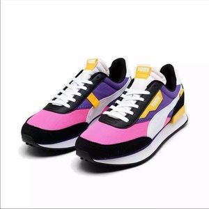 BIG KIDS’ PUMA FUTURE NEON PLAY SNEAKERS size 7